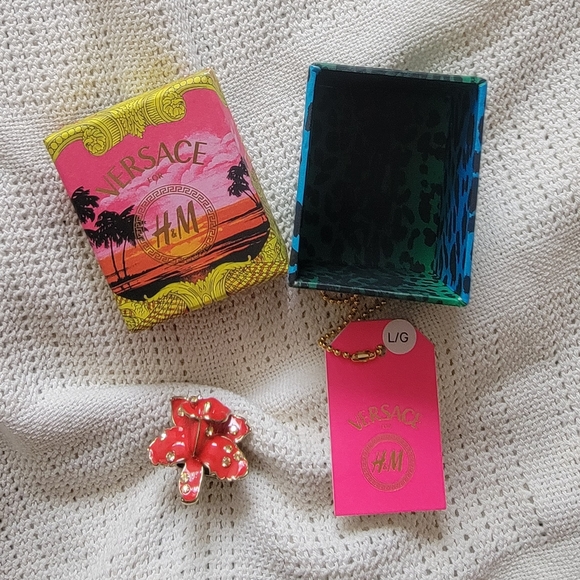 Versace × H&M Collab Rare Red Flower w crystals Fashion Statement Ring sz L - Picture 7 of 14